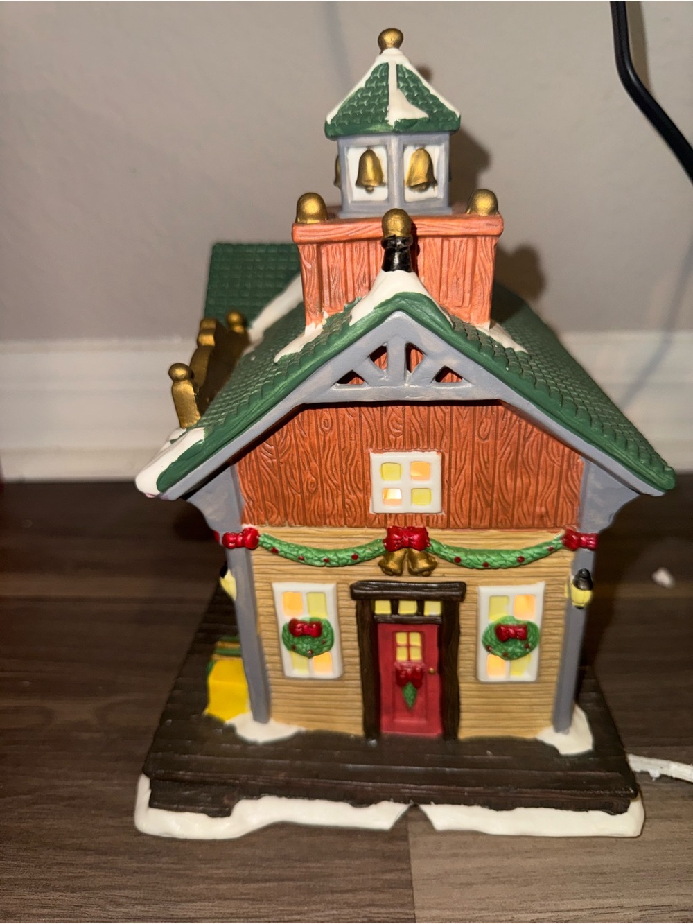 Vintage 2000 Longrich North Station Lighted Christmas Village Building Box - Picture 5 of 6